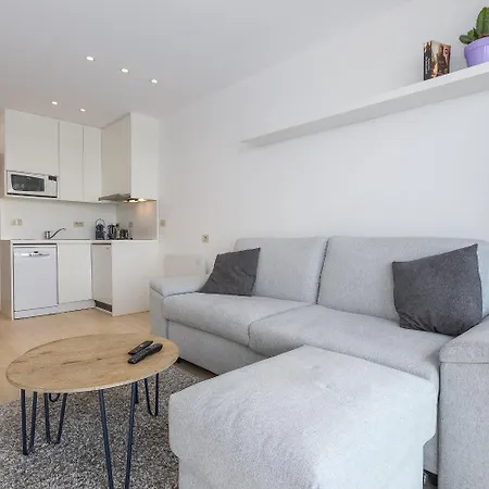 Met Frontaal Zeezicht * מידלקרק